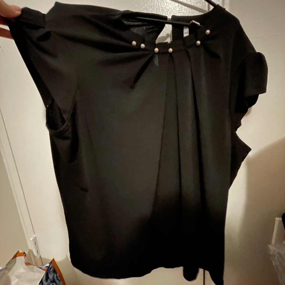 Elle pearl top
